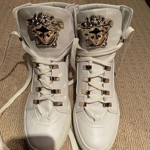 Versace white Medusa sneaker (size 39.5)